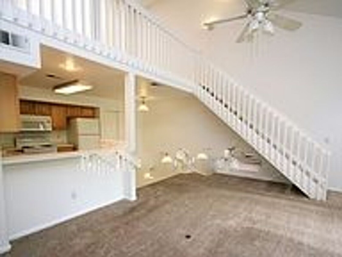 Building Photo - Spacious Condo with Bonus Loft in Pinnacle...