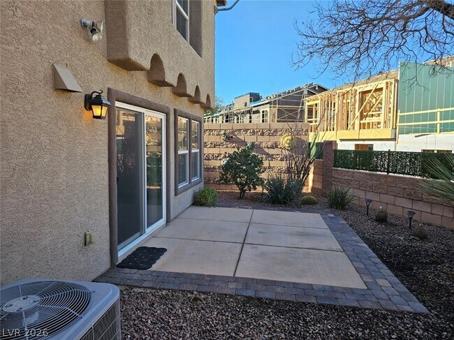 Building Photo - 1135 Paradise Vista Dr