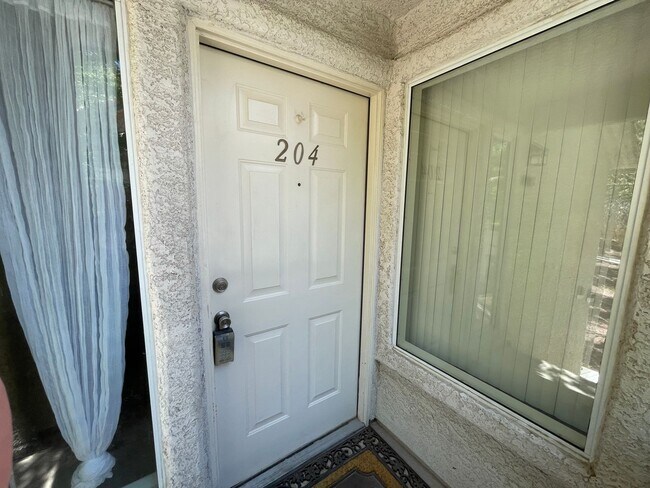 Building Photo - Awesome one bedroom one bath condo