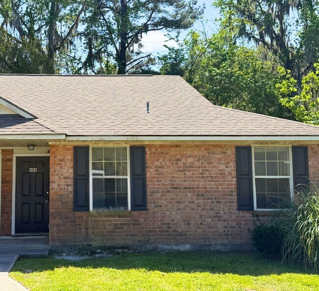 Foto del edificio - 2/2 with landscaping included