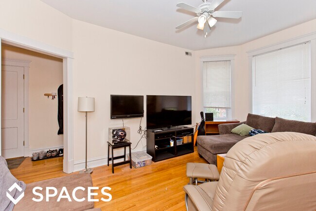 Foto del edificio - 1415 W Addison St