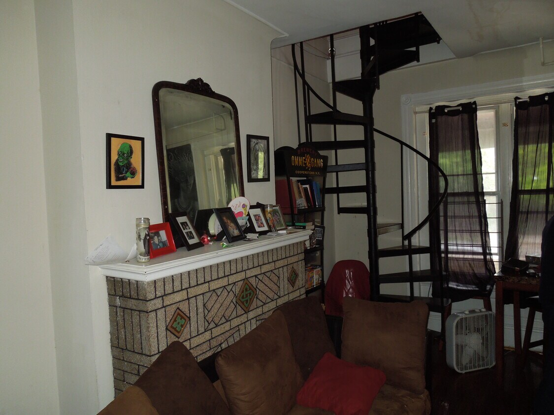 Primary Photo - 902 S 49th St