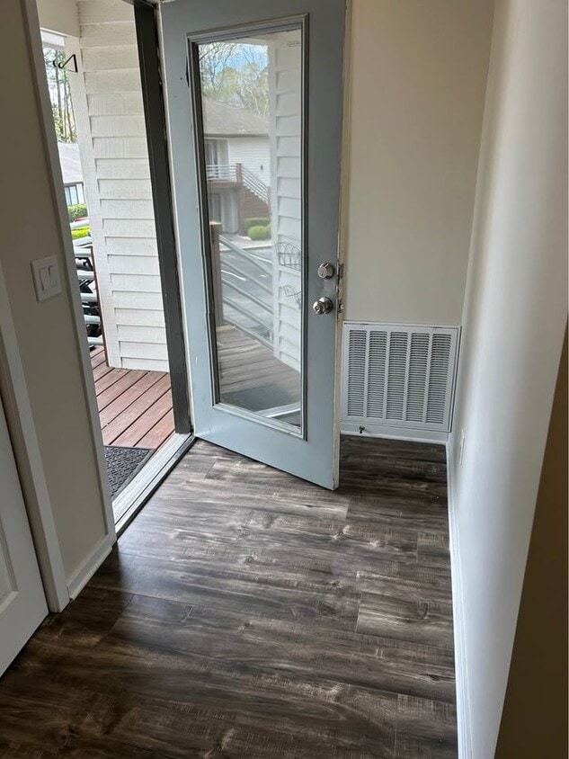 Photo - 1507 Military Cutoff Rd (Wilmington, NC)