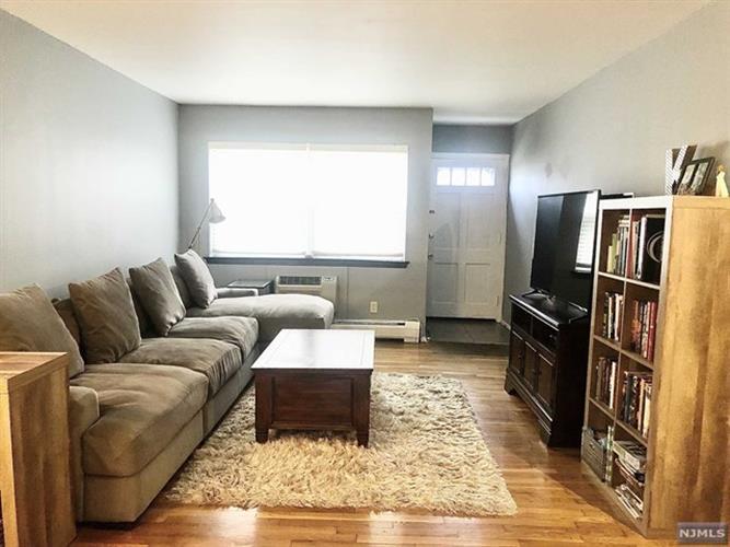 Primary Photo - 120 Regency Park