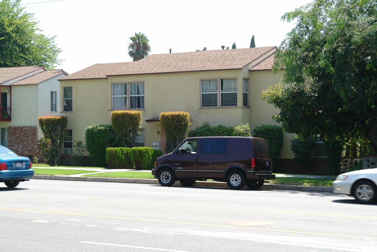 Building Photo - 1809-1819 N Glenoaks Blvd