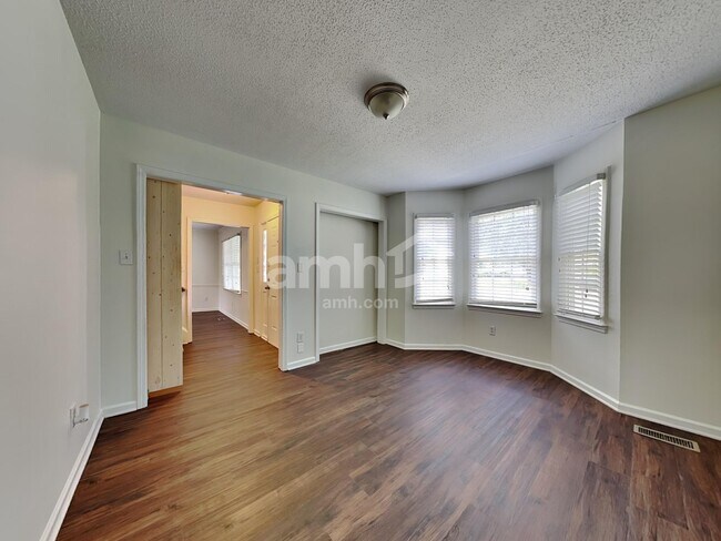 Building Photo - 101 S Padali Ct