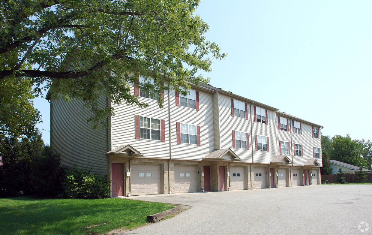 Primary Photo - Hickory Apartments