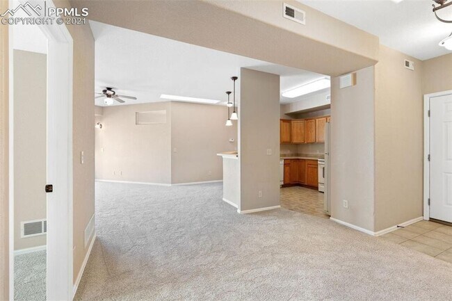 Building Photo - 2055 Montura View #204