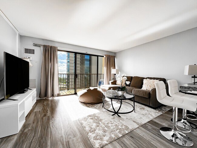 Building Photo - Fully Furnished Waikiki Condo with Direct Ocean Views, Parking, Central A/C
