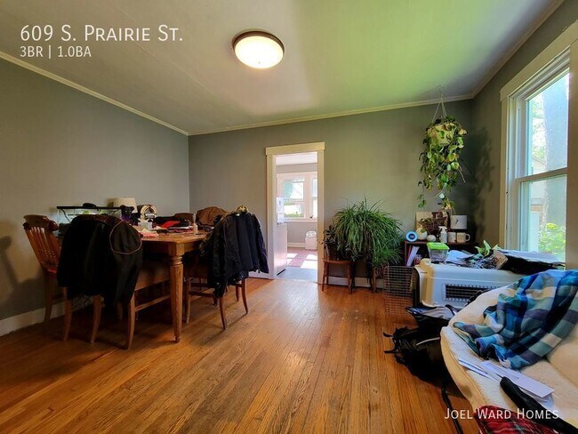 Building Photo - Well Care for Century Home Within Walking ...