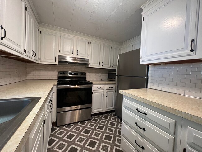 Building Photo - 15 Pleasant St