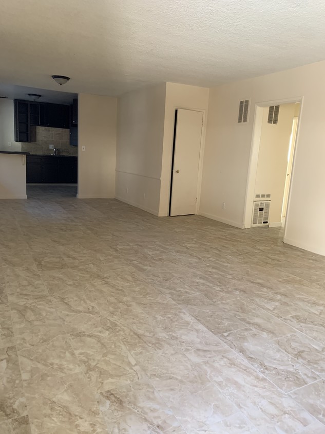 Foto principal - 13135 Vanowen St
