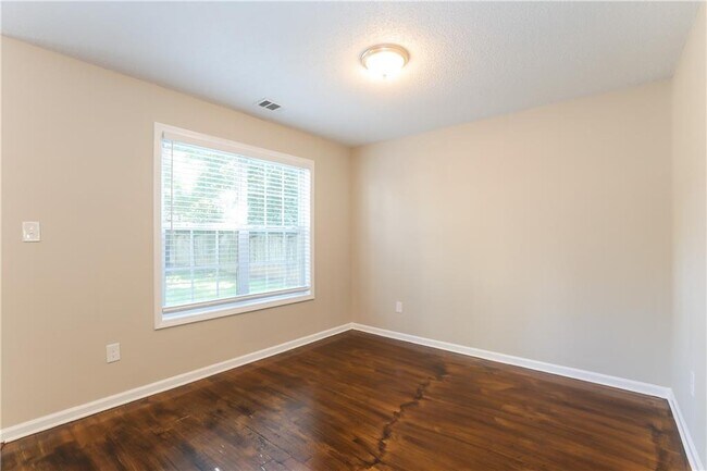 Foto del edificio - 6961 Mahonia Pl