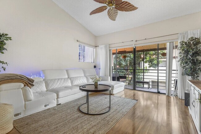 Building Photo - 12 Via de Casas Sur