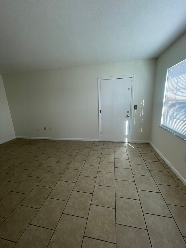 Foto del edificio - 1920 E Edgewood Dr