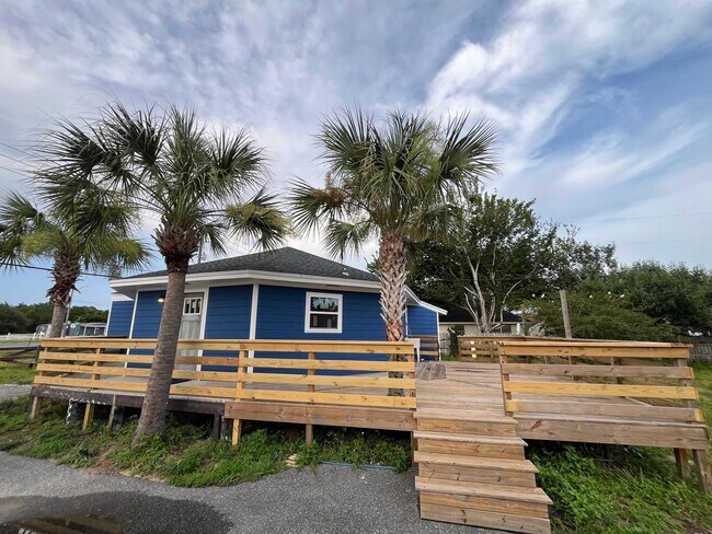 Foto del edificio - 2040 Falconhurst Pl