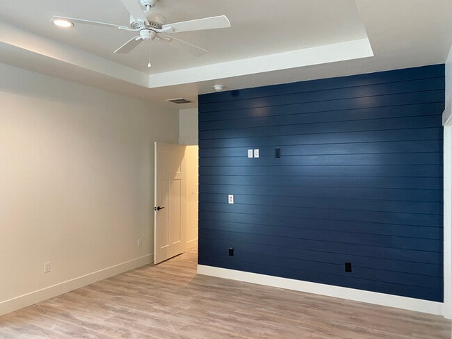 Foto del edificio - 15550 Riverside Rd