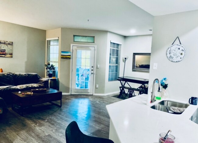 Foto del edificio - 2900 Sunridge Dr