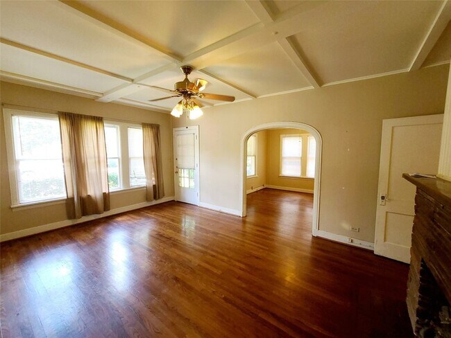 Building Photo - 6202 Goliad Ave