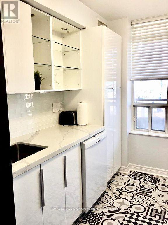 Photo du bâtiment - 310 Burnhamthorpe Rd W