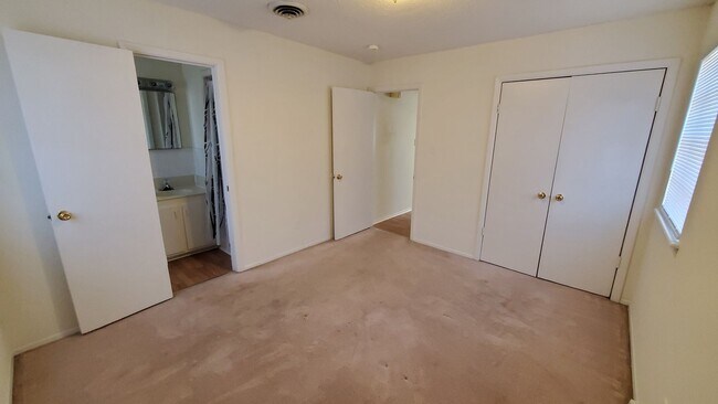 Foto del edificio - 5210 Hillside Rd