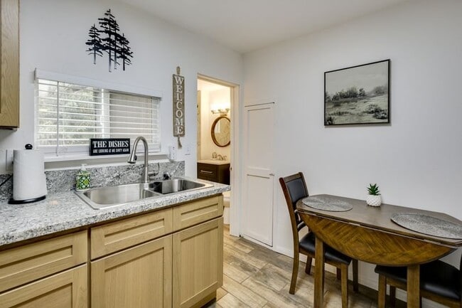 Foto del edificio - 10545 Sunrise Hwy
