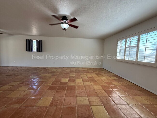 Building Photo - 6410 E Dixileta Dr