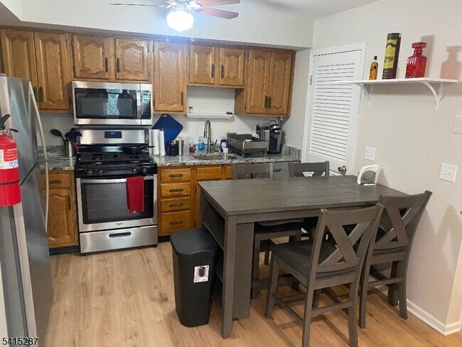 Building Photo - 105 Newark Pompton Turnpike