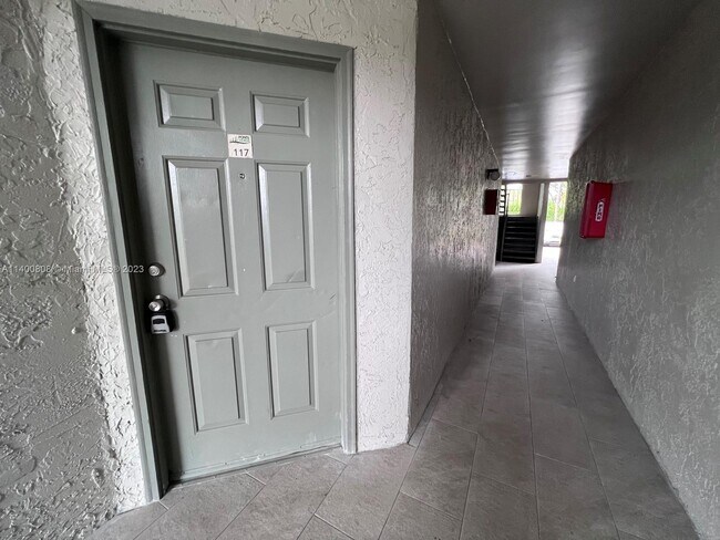 Foto del edificio - 1401 Village Blvd