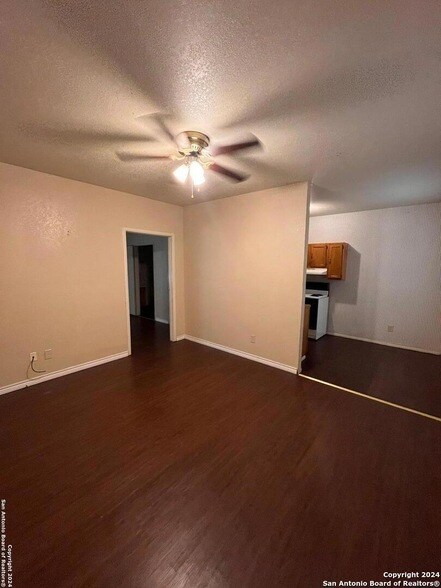 Foto principal - 6911 N Us Highway 281 Unit 4