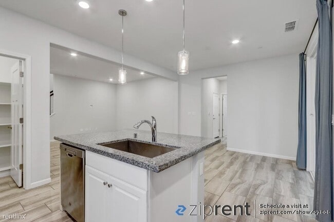 Building Photo - 4 br, 3 bath House - 500 Fluery Place, Ros...