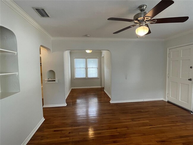 Building Photo - 303 S Audubon Ave