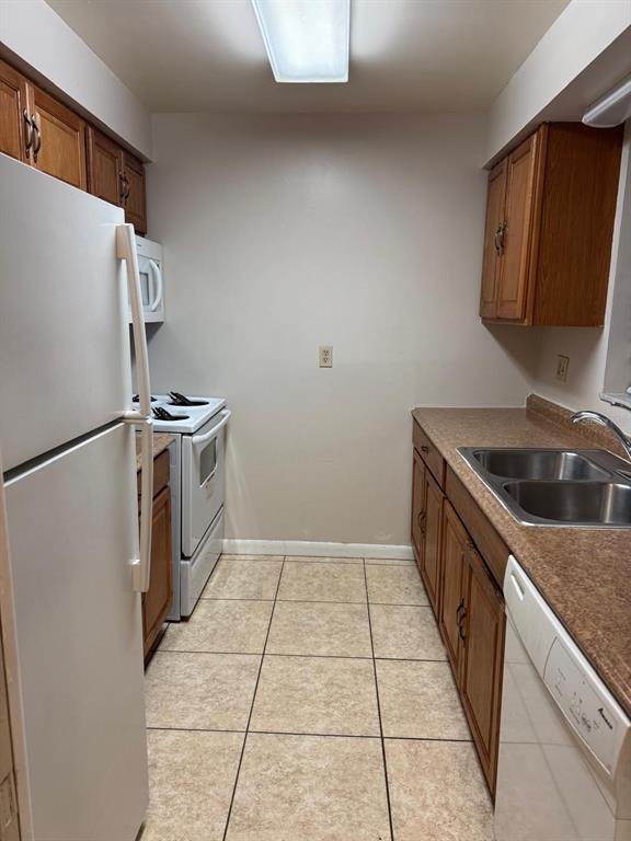 Building Photo - 2050 Oleander Blvd