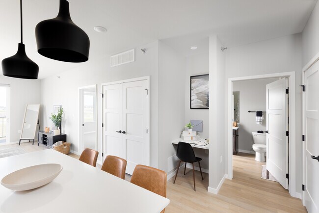 Sala de estar de la unidad - Ivy at SOCO Apartments