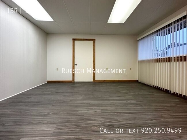 Building Photo - Spacious 1 Bedroom 1 Bath Lower Apartment ...