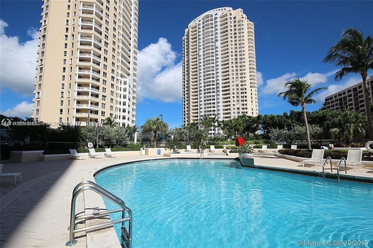 Foto principal - 888 Brickell Key Dr