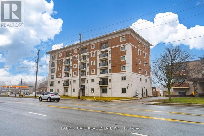 Photo du bâtiment - 976 Simcoe St N