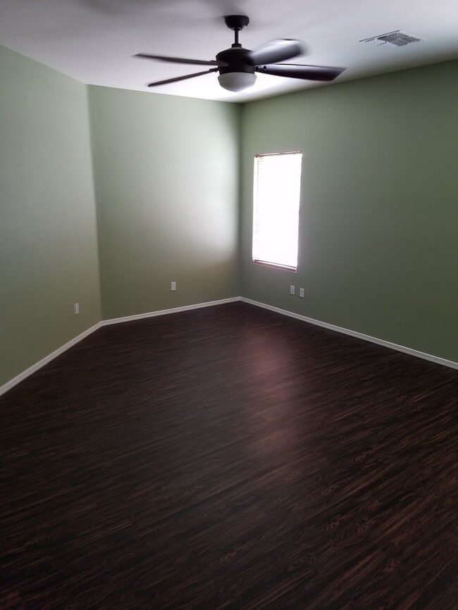 Building Photo - Beautiful 3/2 plus a den for rent near 27th Ave. & Roeser Rd.