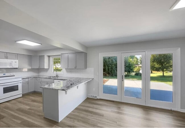 Building Photo - 591 Fox Run Pl