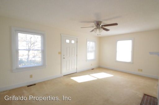 Building Photo - 301 W Franck St