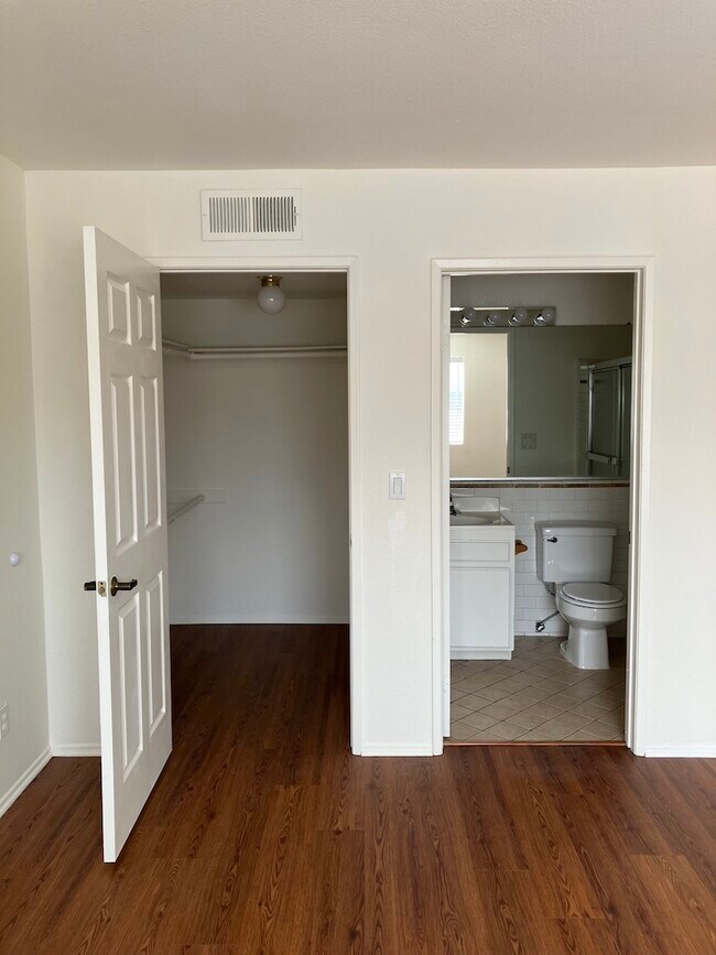 Foto del edificio - 832 N Hayworth Ave