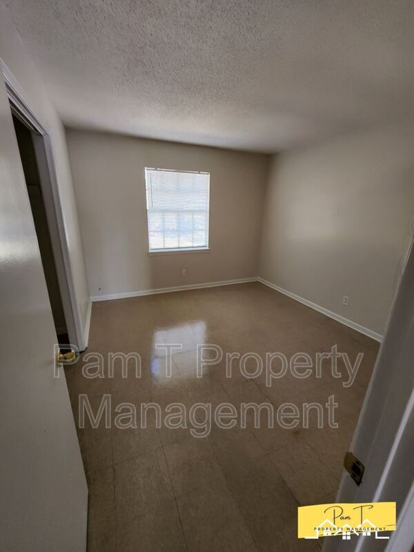 Foto del edificio - 3 Oak Forest Ln