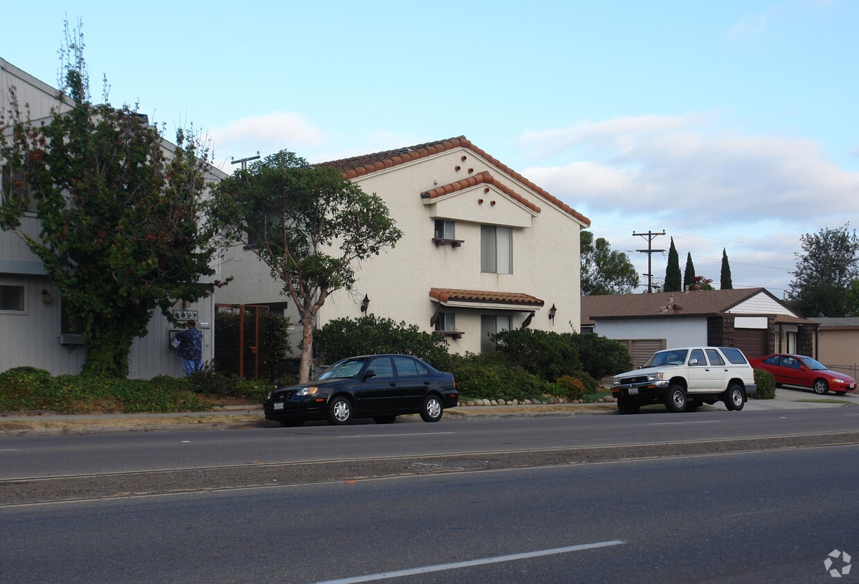 Building Photo - 4415 Clairemont Dr