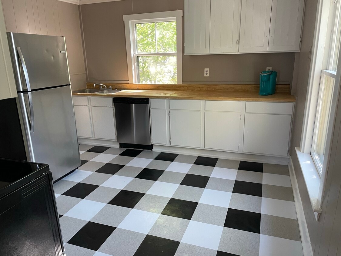 21 Wing St Unit 21 wing st, Bangor, ME 04401 Apartments in Bangor, ME