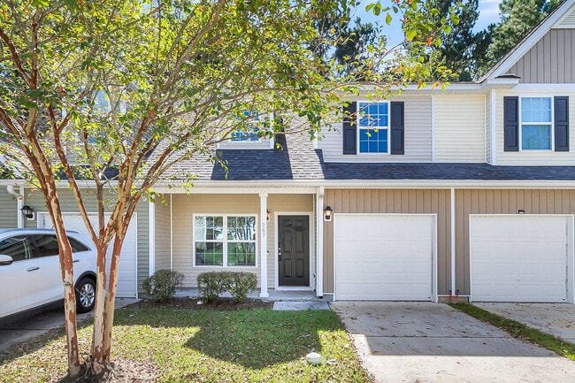 Building Photo - Beautiful FOUR bedroom townhome in Goose C...