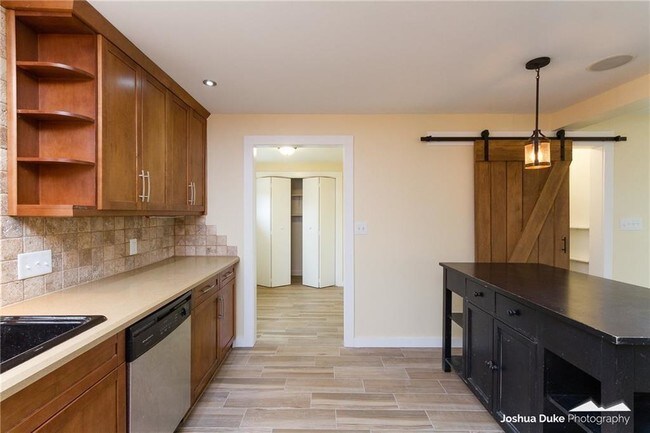 Building Photo - 1382 E Cardinal Dr