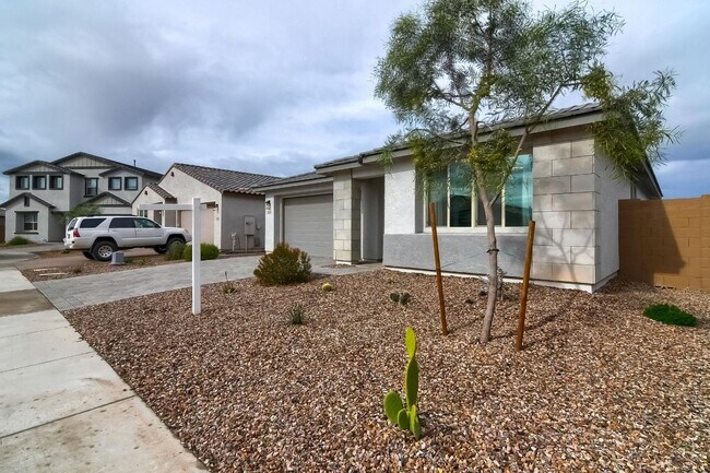 Building Photo - Laveen Home