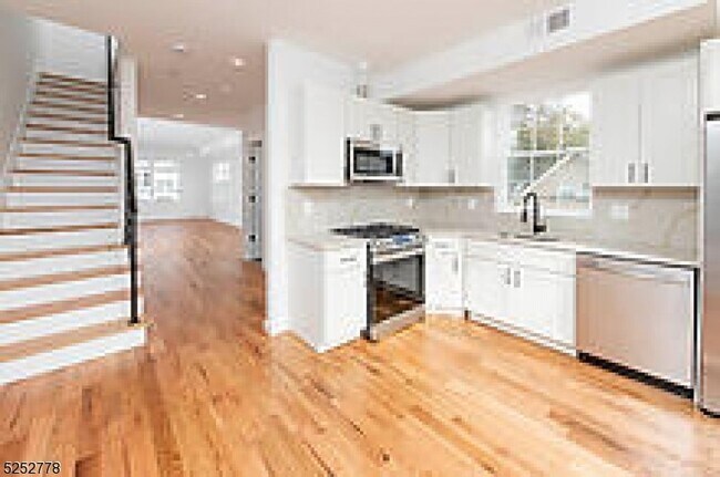 Foto del edificio - 125 Broughton Ave