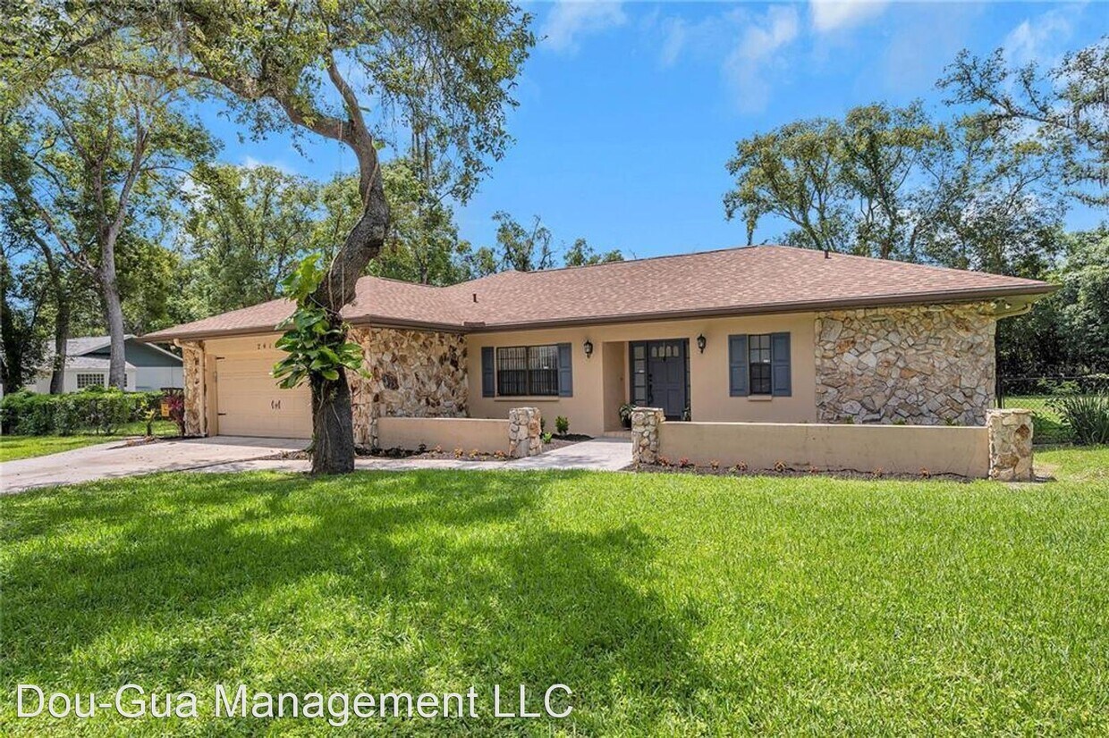 3 br, 2 bath House 2411 BURLWOOD DRIVE, House Rental in Lutz