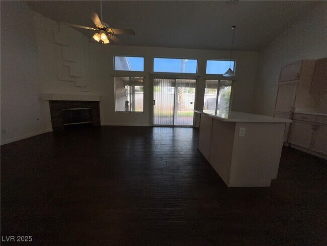 Foto del edificio - 7916 Thorne Pine Ave